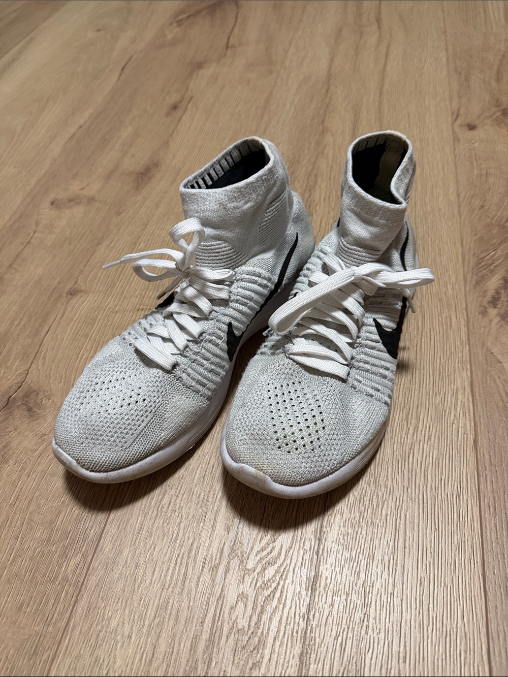 Nike Men's White Lunar Epic Sneakers
